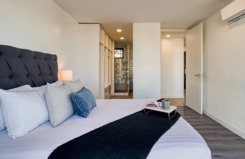 Avenida Revolucion Apartment | Amazing Apt w/a Pvt Balcony: Lounge-B/Center+Gym