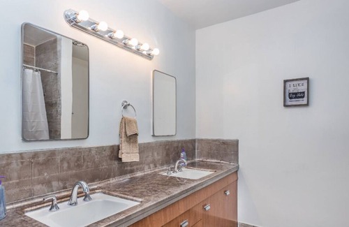 Gateway District Apartment | Amazing Art District Apartment/Loft