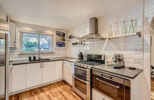 Denver House | Amazing Artful 2bd 1ba bungalow in West Denver