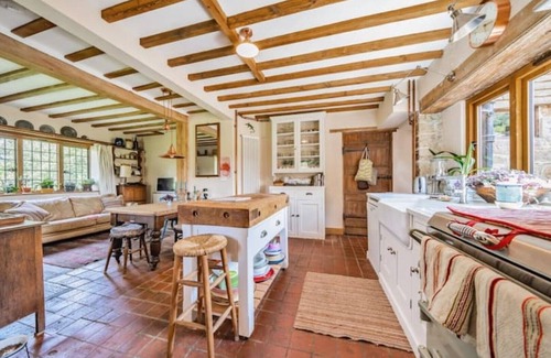 Robertsbridge House | Amazing Arts & Crafts House