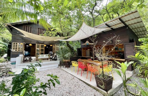 Mal Pais House | AMAZING BEACHFRONT HOUSE WITH INCREDIBLE OCEAN VIEW AND POOL