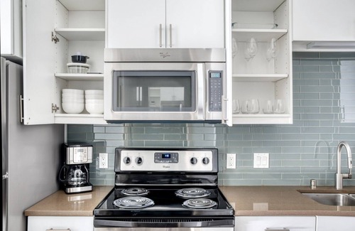 Old Ballard Apartment | Amazing Ballard 1BR w/W/D, BBQ & Gym, near Waterfront, by Blueground