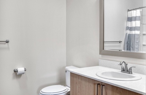 Old Ballard Apartment | Amazing Ballard 2BR w/ Fire Pit & Gym, near Farmers Market, by Blueground