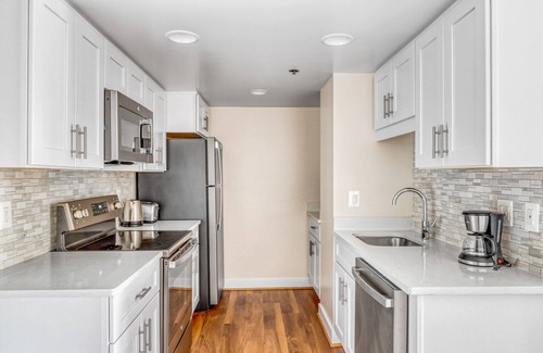 Ballston Apartment | Amazing Ballston 1BR w/Concierge, W/D & Pool, near Metro, by Blueground