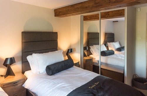Irstead House | Amazing Barn with Snooker Room, Gym and Bar