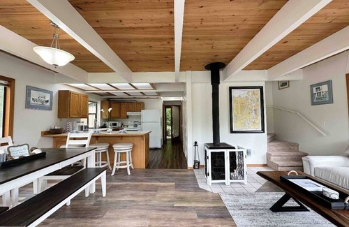 Allyn-Grapeview Cabin | Amazing beach house! Fire pit, grill, TV and games!