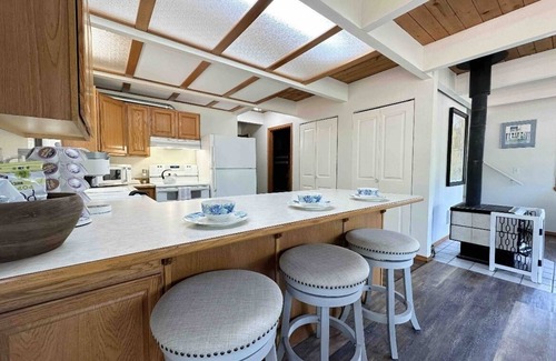 Allyn-Grapeview Cabin | Amazing beach house! Fire pit, grill, TV and games!