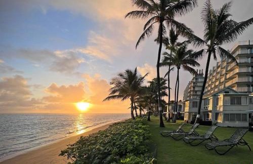 Punaluu House | Amazing Beachfront Condo