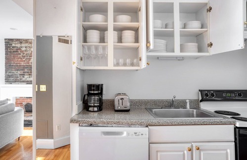 Beacon Hill Apartment | Amazing Beacon Hill 2BR w/W/D, nr Boston Common, by Blueground