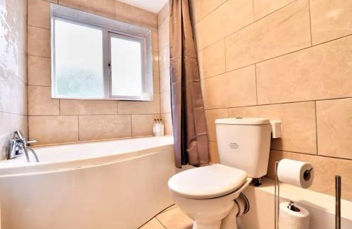 Heybridge House | Amazing Beautiful King Size Bedroom 1 - Heybridge Maldon