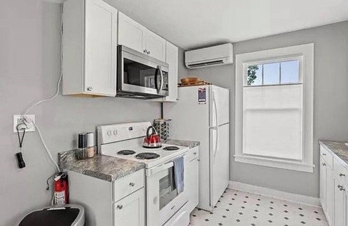 Richmond Apartment | Amazing Beds, Fast WiFi - Walk to EKU & Downtown Venues - 5 minutes to I-75