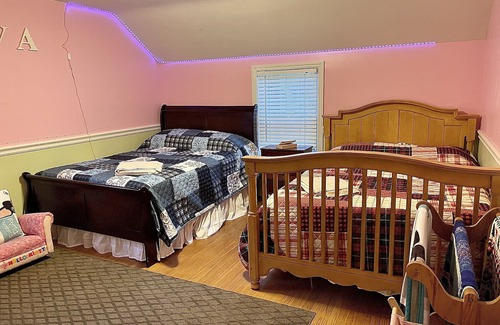 Rochester House | Amazing Brighton location! King Bed! Close to U of R.