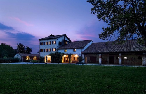 Rovolon Villa | Amazing country Villa with pool surrounded by venetian hills (14 sleeps)