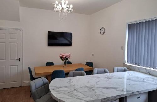 Blackpool Town Center House | Amazing Central House