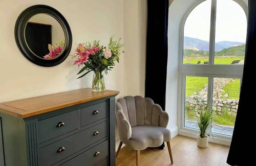 Llanrug House | Amazing Chapel near Yr Wyddfa (Snowdon) and Zip World