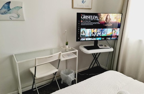 Annerley House | Amazing City Location-Private Room in a Share House-2 Rooms available!!