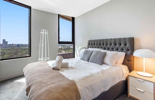 South Melbourne Apartment | Amazing City Sea & Shrine View in Melbourne