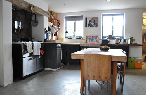 Faraday Apartment | Amazing Colourful 3-Bed House in Camberwell