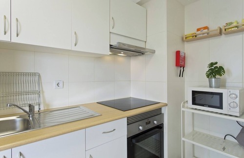 Leixões Apartment | Amazing Comfy Flat w/Balcony by Host Wise