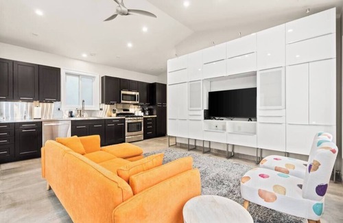 Middletown House | Amazing compound! Wedding stays! Gatherings! Newport! Beach!