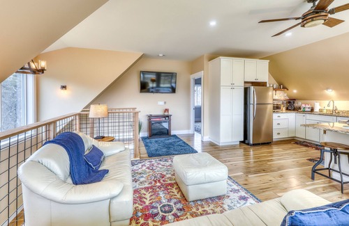 Bethlehem Condo | Amazing condo on apple orchard with deck, full kitchen, and great mountain views