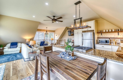 Bethlehem Condo | Amazing condo on apple orchard with deck, full kitchen, and great mountain views
