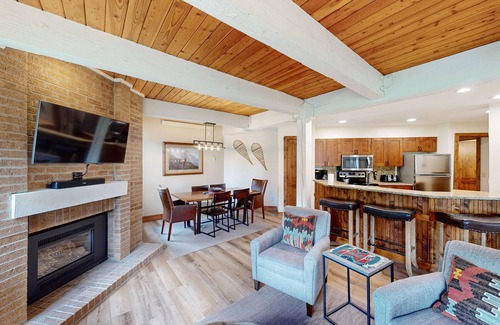 Steamboat Springs Condo | Amazing condo next to Steamboat skiing with hot tubs, pool & washer/dryer