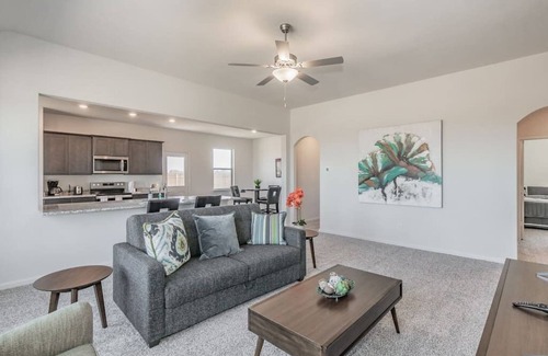 Seagoville House | Amazing Contemporary 4BR New Retreat ~ Fam&Group