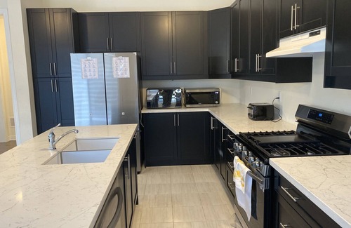 Brampton House | Amazing Corner Home 6 Bed 3.5 Bath 14 could sleep capacity! Home Away from Home!