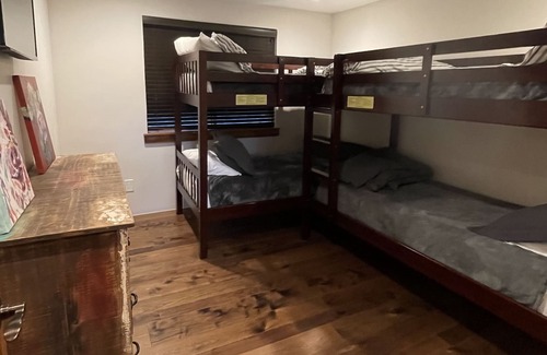 Whispering Hills House | Amazing Cottage in Pittsburg!