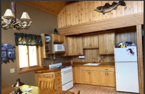 Unorganized Thunder Bay District Cottage | Amazing cottage, pristine lake