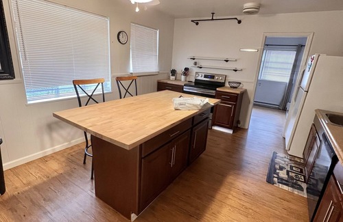 Hazel Park House | Amazing cute house, in the middle of Hazel park, close to 75 and 696