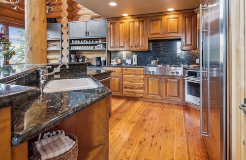 Mountain Village House | Amazing Days Lodge - 6 Bdrms, Ski In & Out, Epic Views, Hot Tub & Firepit!