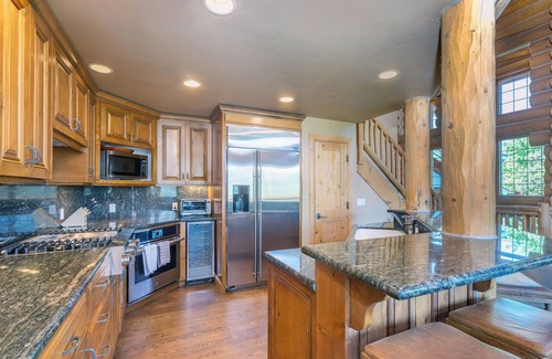 Mountain Village House | Amazing Days Lodge - 6 Bdrms, Ski In & Out, Epic Views, Hot Tub & Firepit!