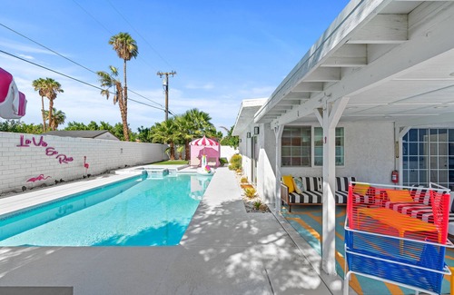 Desert Park Estates House | Amazing dog-friendly home with enclosed yard, firepit, pool, & washer/dryer