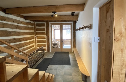 Val Morin Ski Chalet | AMAZING DOMAIN WITH MODERN LOG CABIN ON THE LAKE FRONT