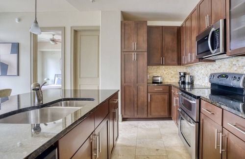 Second Street District Apartment | Amazing Downtown 1BR w/Gym & W/D, nr Lady Bird Lake, by Blueground
