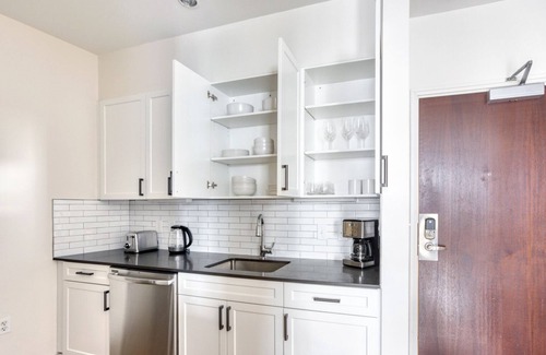 Downtown Boston Apartment | Amazing Downtown 1BR w/Gym & W/D, near Faneuil Hall, by Blueground