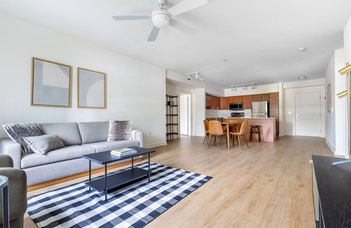West Bellevue Apartment | Amazing Downtown Bellevue 2BR w/W/D, Rooftop, walk to all, by Blueground