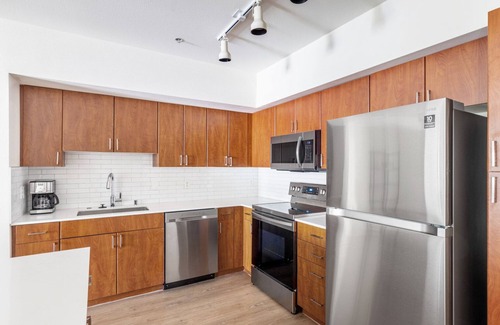 West Bellevue Apartment | Amazing Downtown Bellevue 2BR w/W/D, Rooftop, walk to all, by Blueground