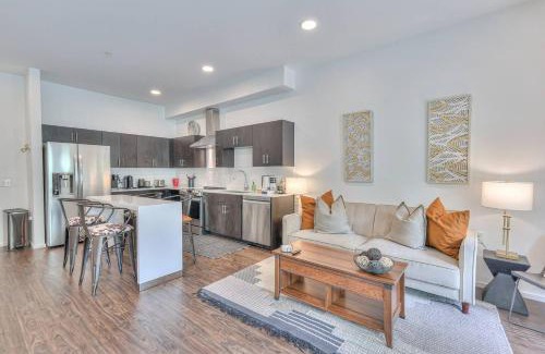 Edgehill House | Amazing Downtown Condo W Pool And Free Parking