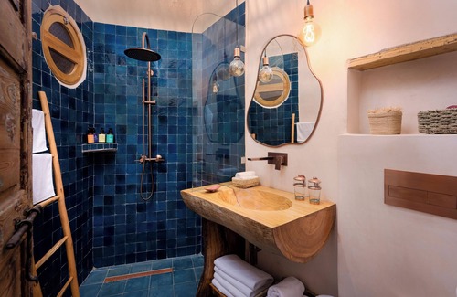 Kasbah House | Amazing Duplex with Palace bed 5 min walk from the ocean