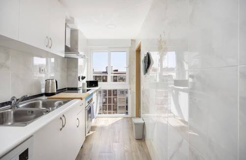 Cornella de Llobregat Apartment | Amazing and bright 3-bedroom home, nestled in the charming town of Cornellà de Llobregat, just a short 20-minute journey from the vibrant city of Barcelona.