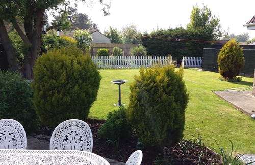 Chapel Saint Leonards Cottage | Amazing Family Cottage ★ near Beach & Attractions ★ Large Garden ★ Pet Friendly!