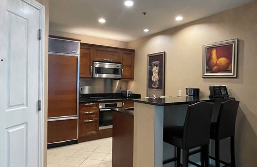 Las Vegas Condo | AMAZING! F1 & STRIP View-MGM Balcony 1 Bedroom 2Bath FREE VALET! NO RESORT FEES