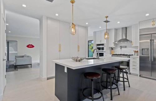 South Lake Villa | Amazing Family Home in Hollywood FL
