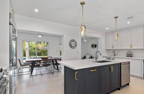 South Lake Villa | Amazing Family Home in Hollywood FL
