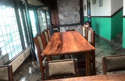 Barva House | Amazing Family Room!