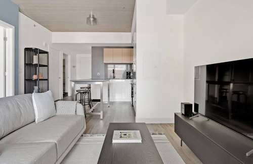 West Fens Apartment | Amazing Fenway Studio w/W/D, Conc, & Gym, near T, by Blueground