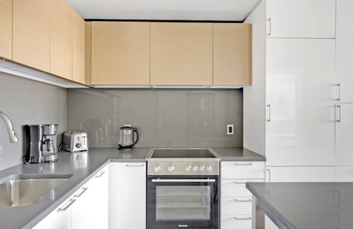 West Fens Apartment | Amazing Fenway Studio w/W/D, Conc, & Gym, near T, by Blueground